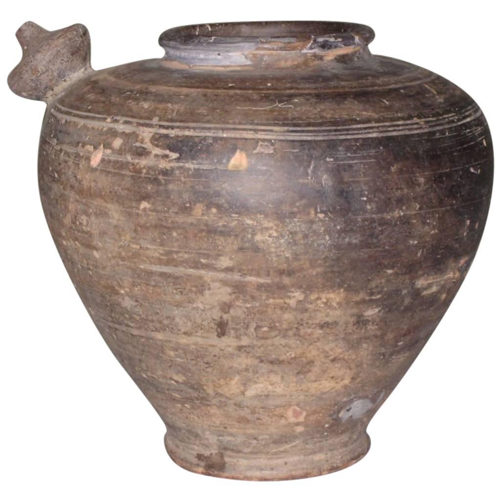 Vase en poterie cambodgienne ancienne