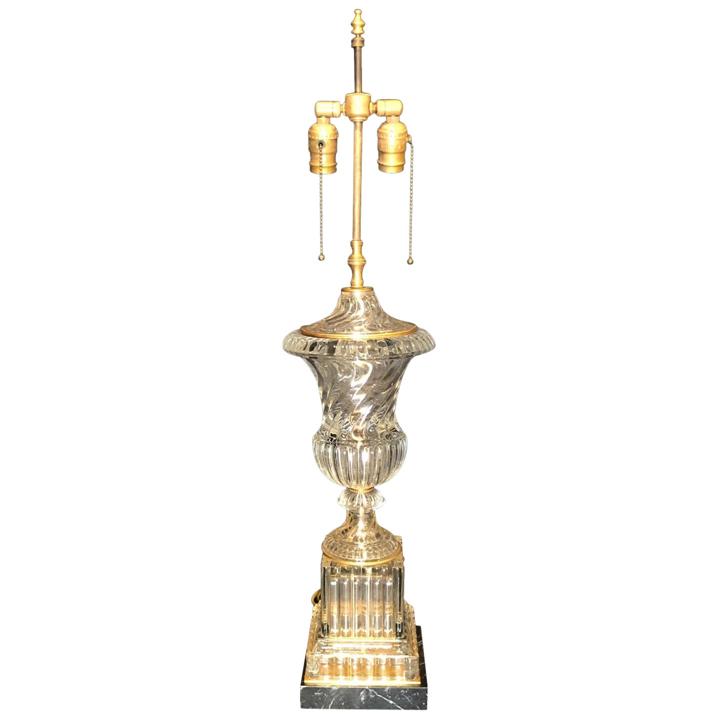Lampe de table en forme d'urne spirale en cristal de Baccarat en vente