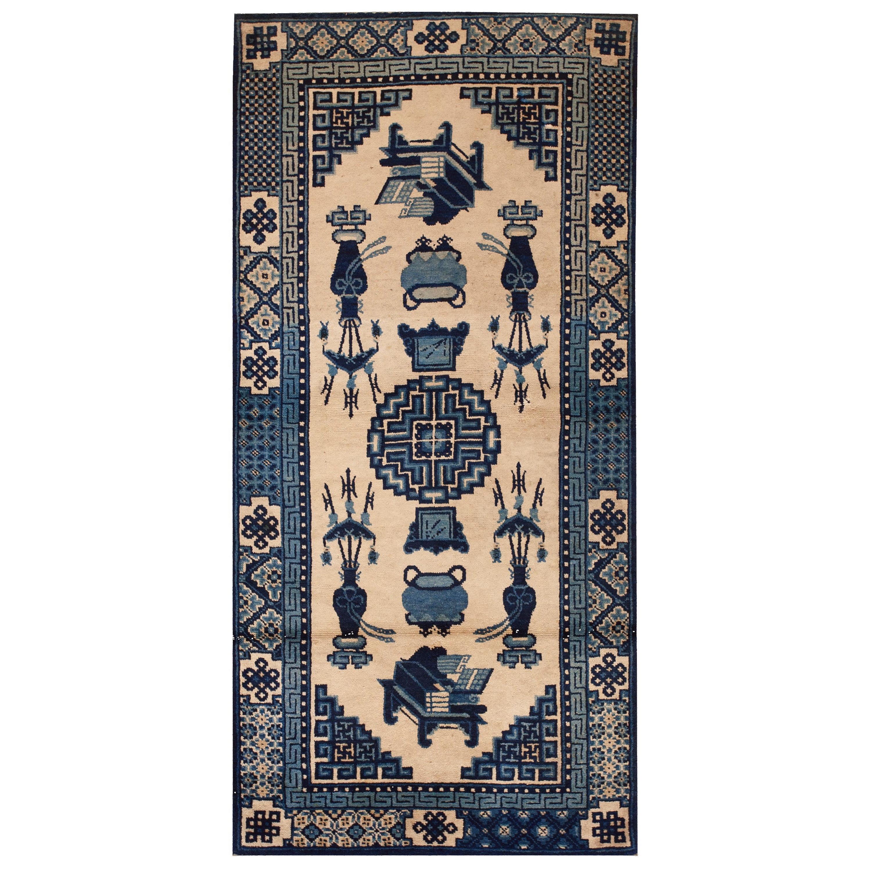 Early 20th Century N. Chinese Baotou Carpet ( 2'6" x 5'3" - 70 x 137 ) For Sale