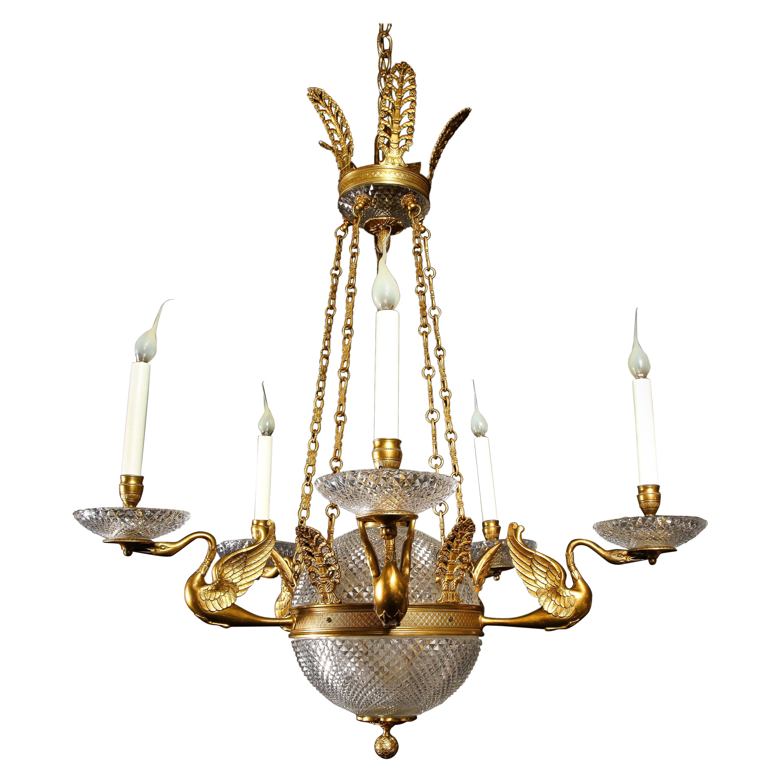 Antiker französischer Kronleuchter in Kugelform aus vergoldeter Bronze und Kristall im Hollywood-Regency-Stil