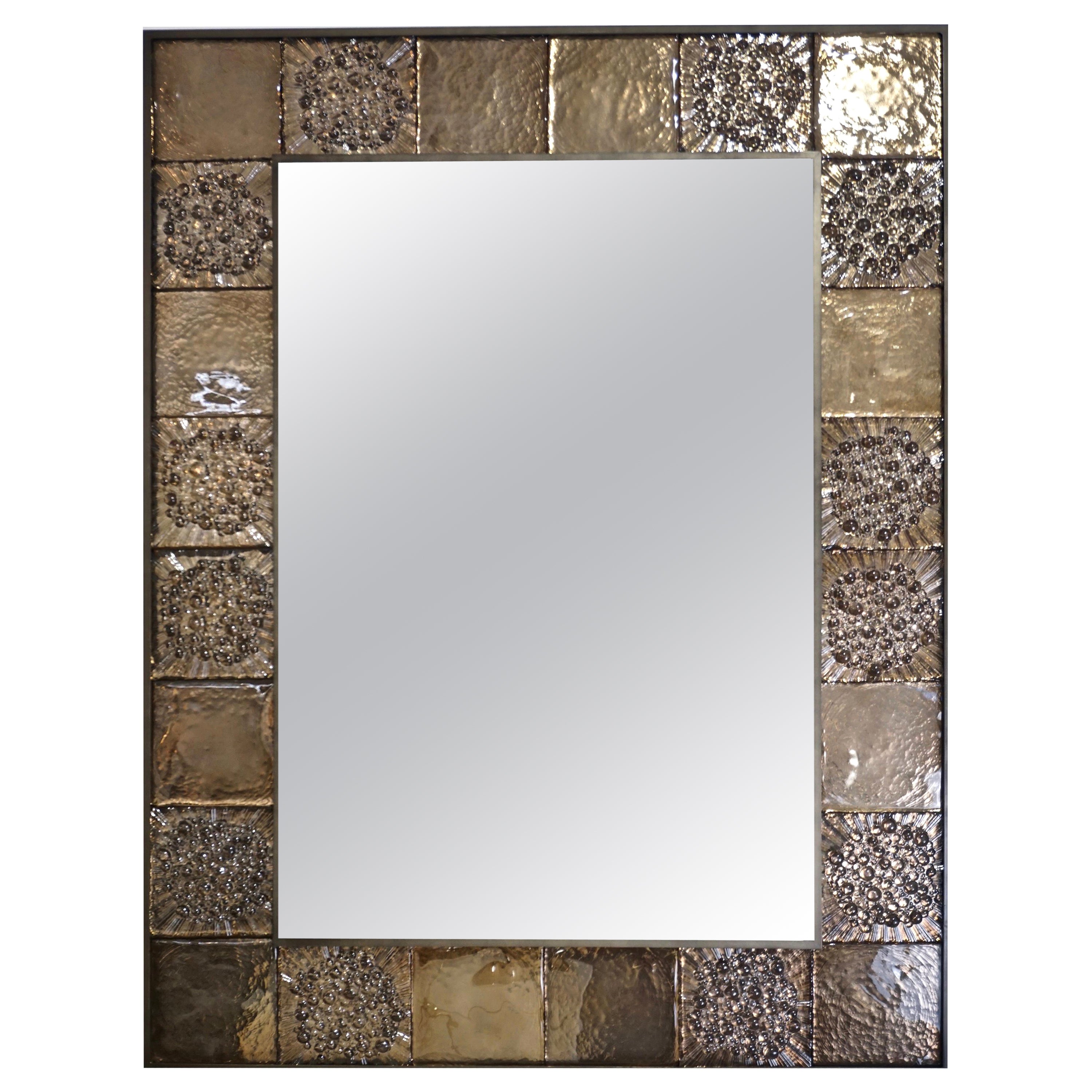 Miroir italien sur mesure en verre de Murano en miroir ambré fumé et carreaux de bronze géométriques