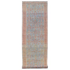  Long tapis de couloir persan ancien avec motif géométrique en fleurs en bleu clair