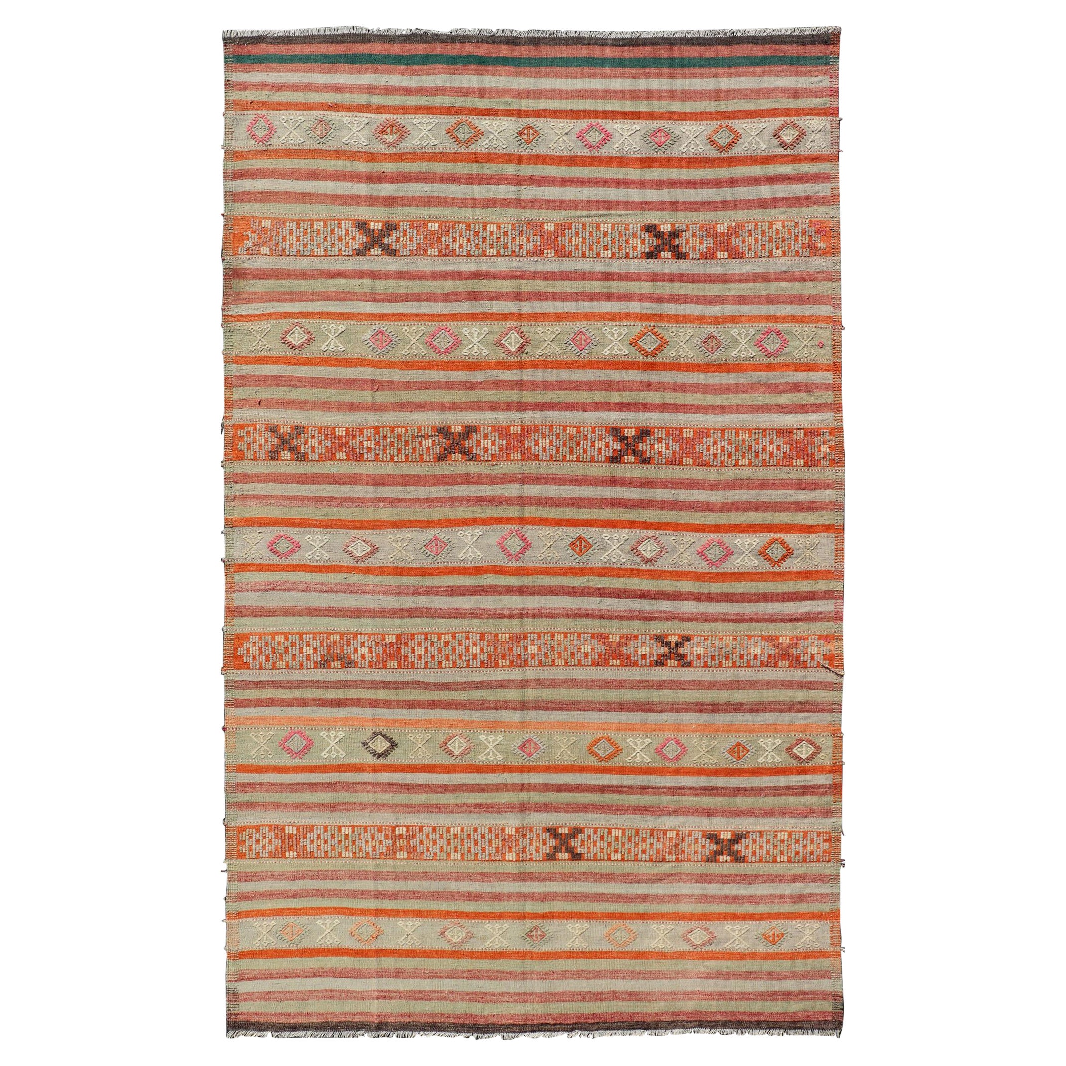 Kilim turc vintage à rayures colorées en orange, vert lavande, rouge et gris 