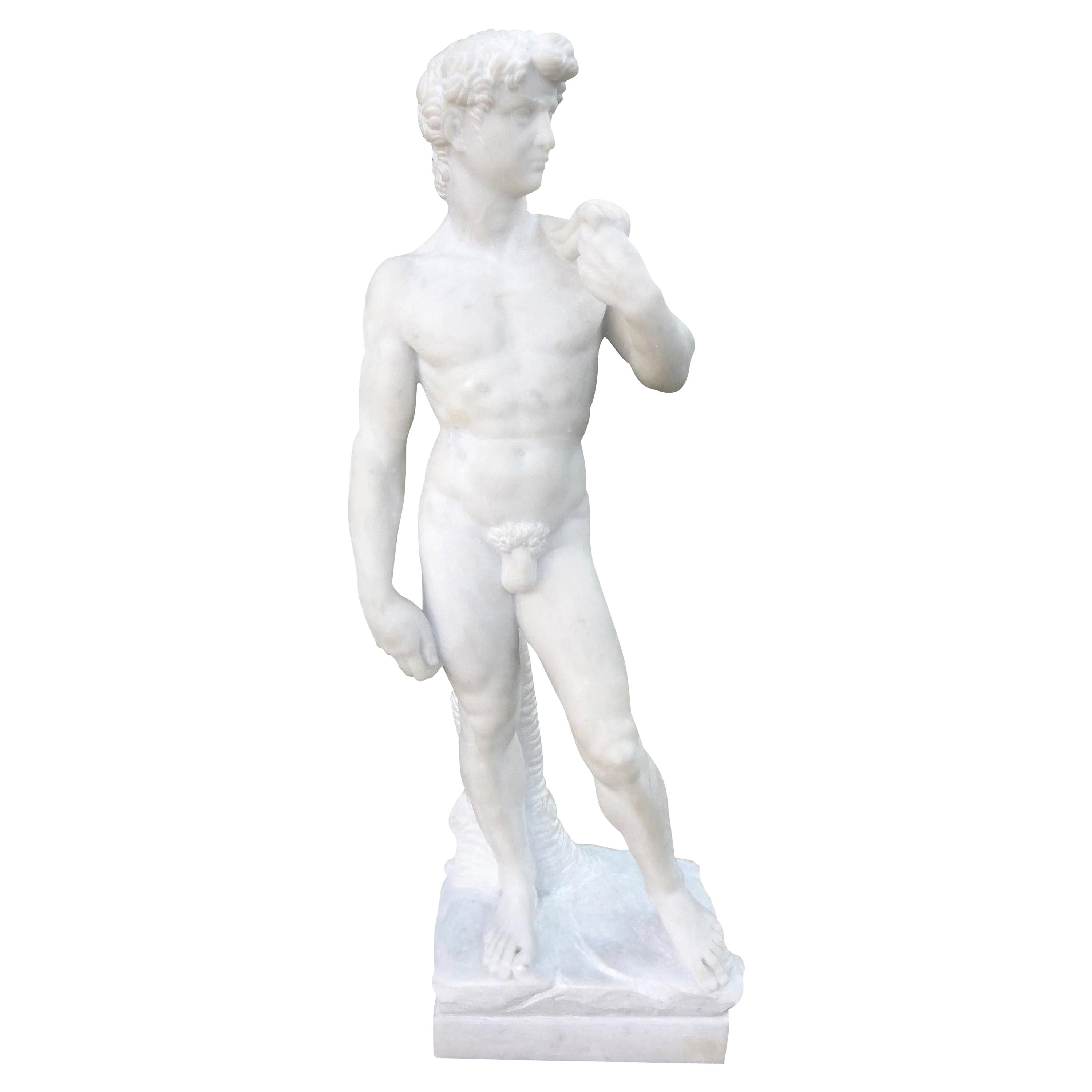 Sculpture italienne de David en marbre de Carrare vintage