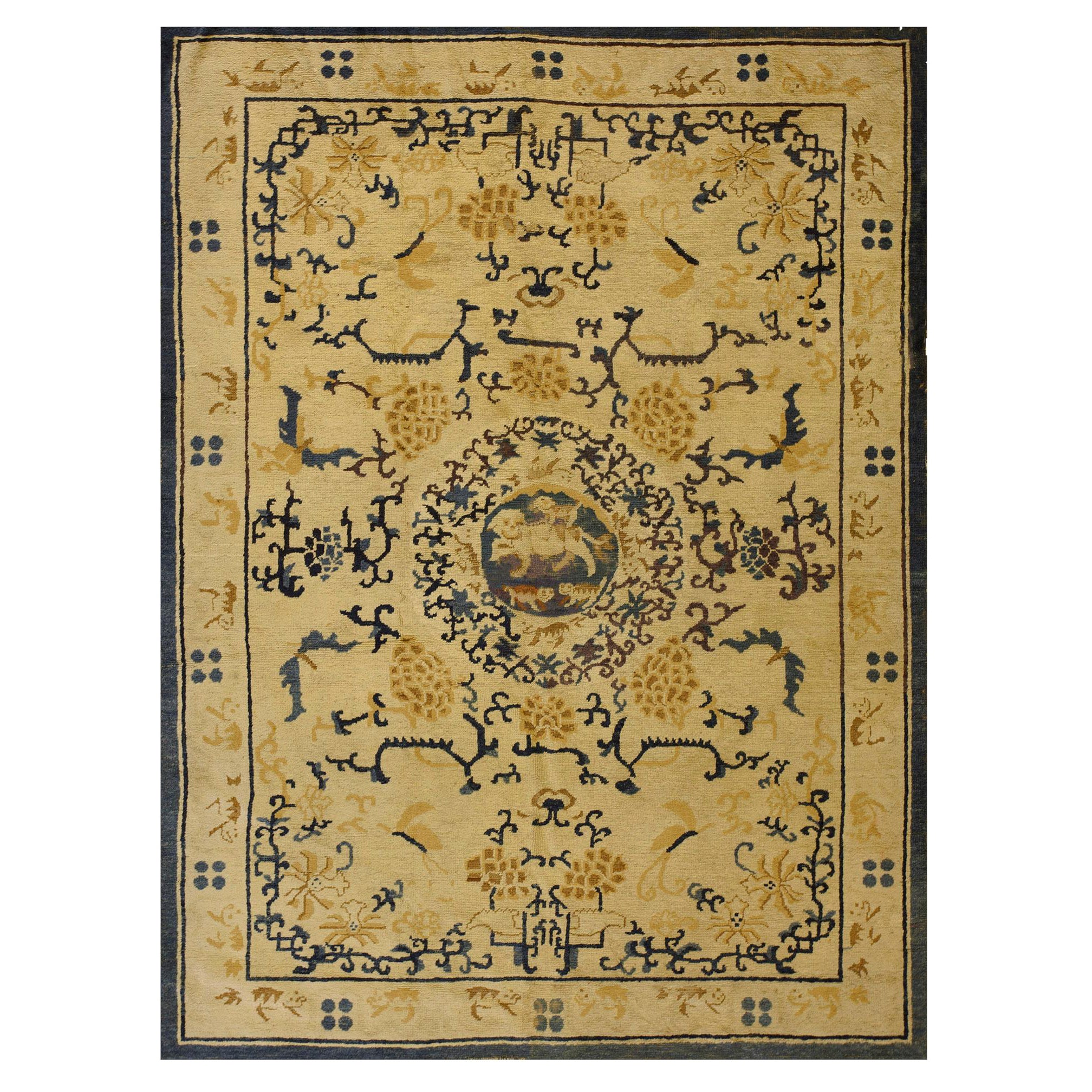 19th Century Chinese Ningxia Carpet ( 4' 10" x 6' 6" - 147 x 198 cm ) For Sale