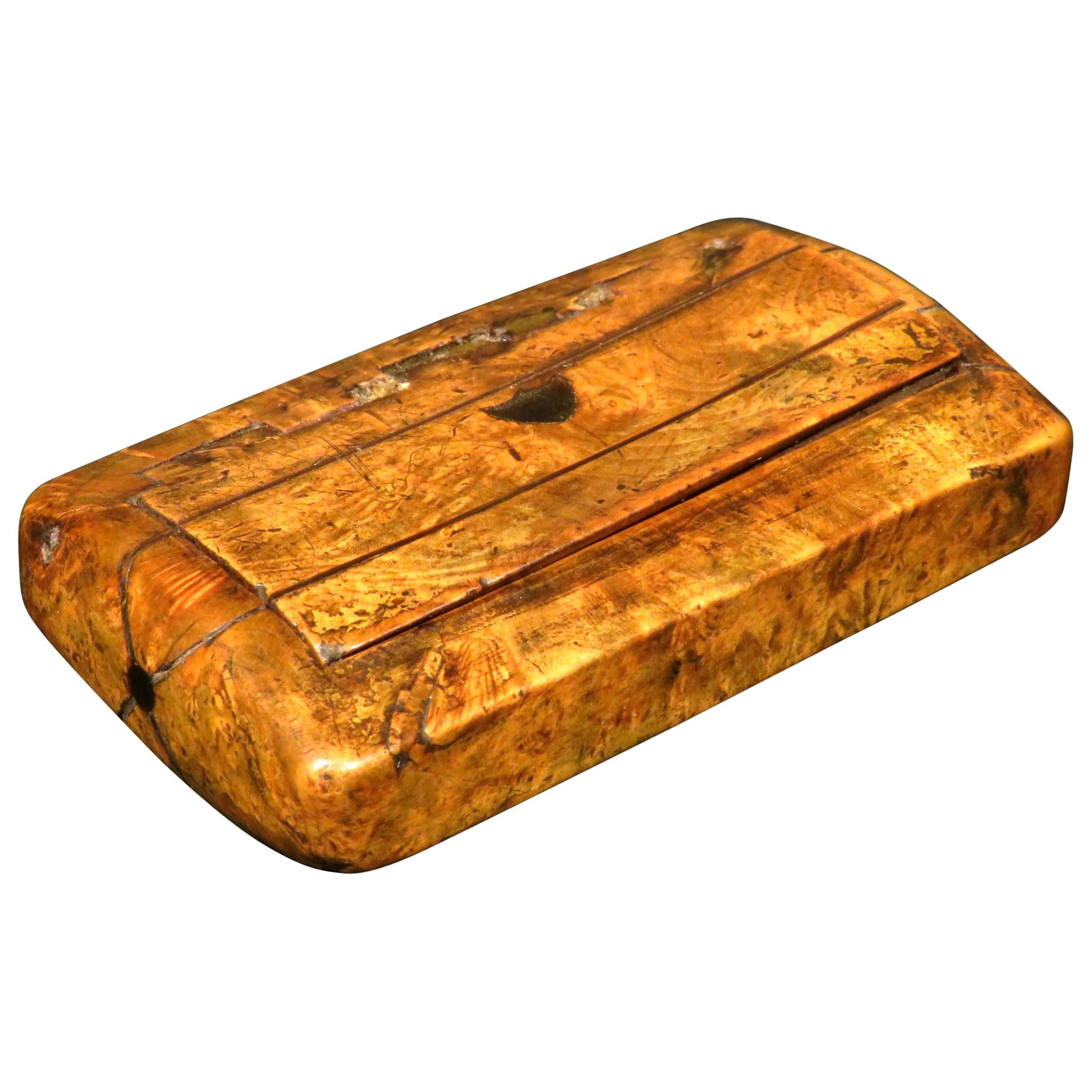 Early 19th Century Georgian Burr Birch Pocket Snuff Box, England, circa 1820 For Sale