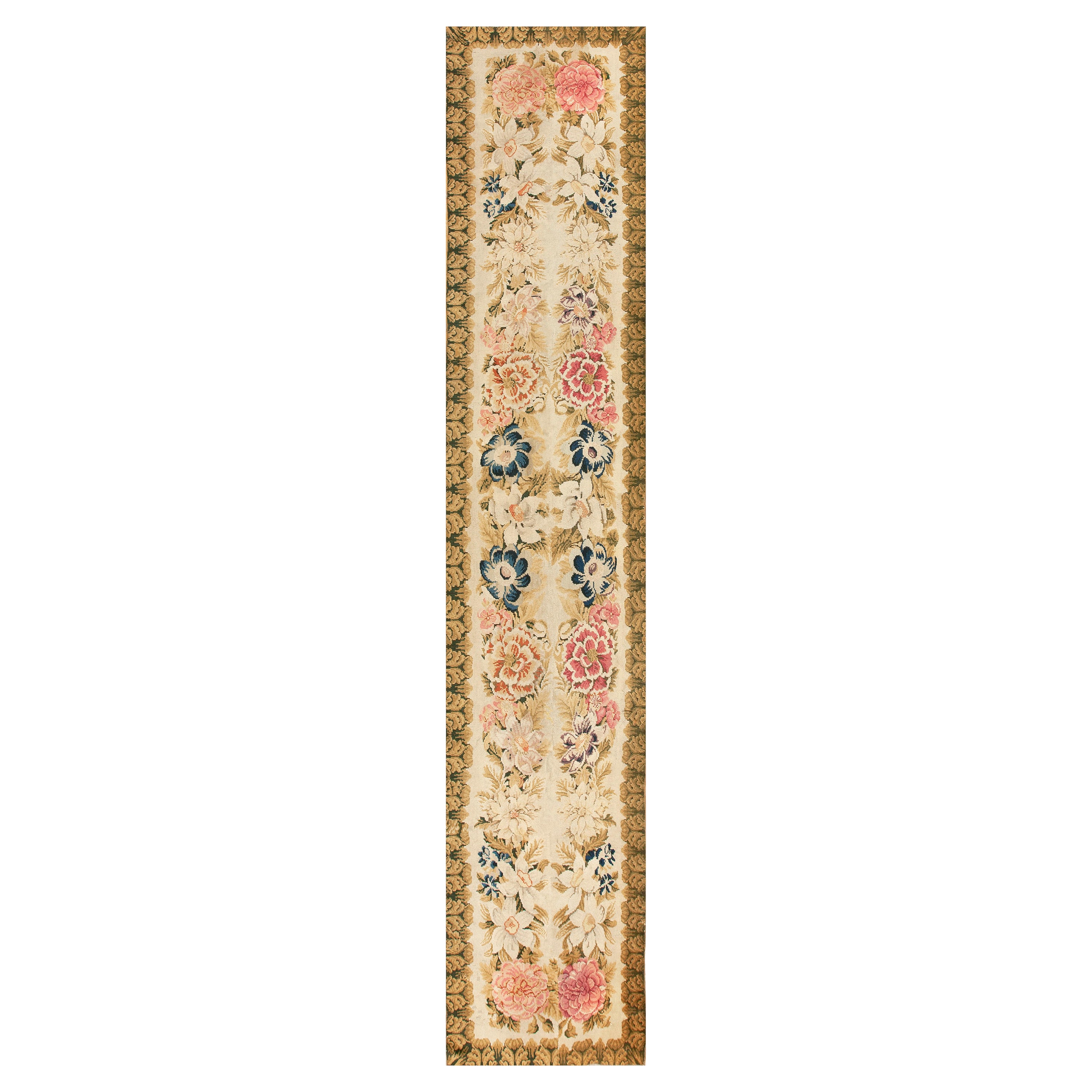 Tapis Axminster anglais du milieu du 18ème siècle ( 3''4"" x 17''4"" - 102 x 528 cm )