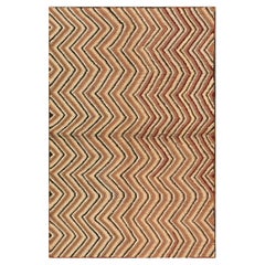 Tapis crocheté américain du milieu du 20e siècle ( 3'9" x 6'3" - 114 x 191 )