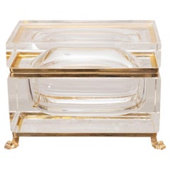 Grande boîte ou coffret en cristal ancien avec monture en bronze sur pied