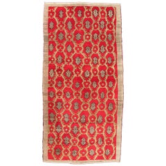 Tapis turc Tulu vintage au design moderne sur fond rouge
