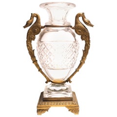 Vase en cristal taillé du 19e siècle monté sur bronze