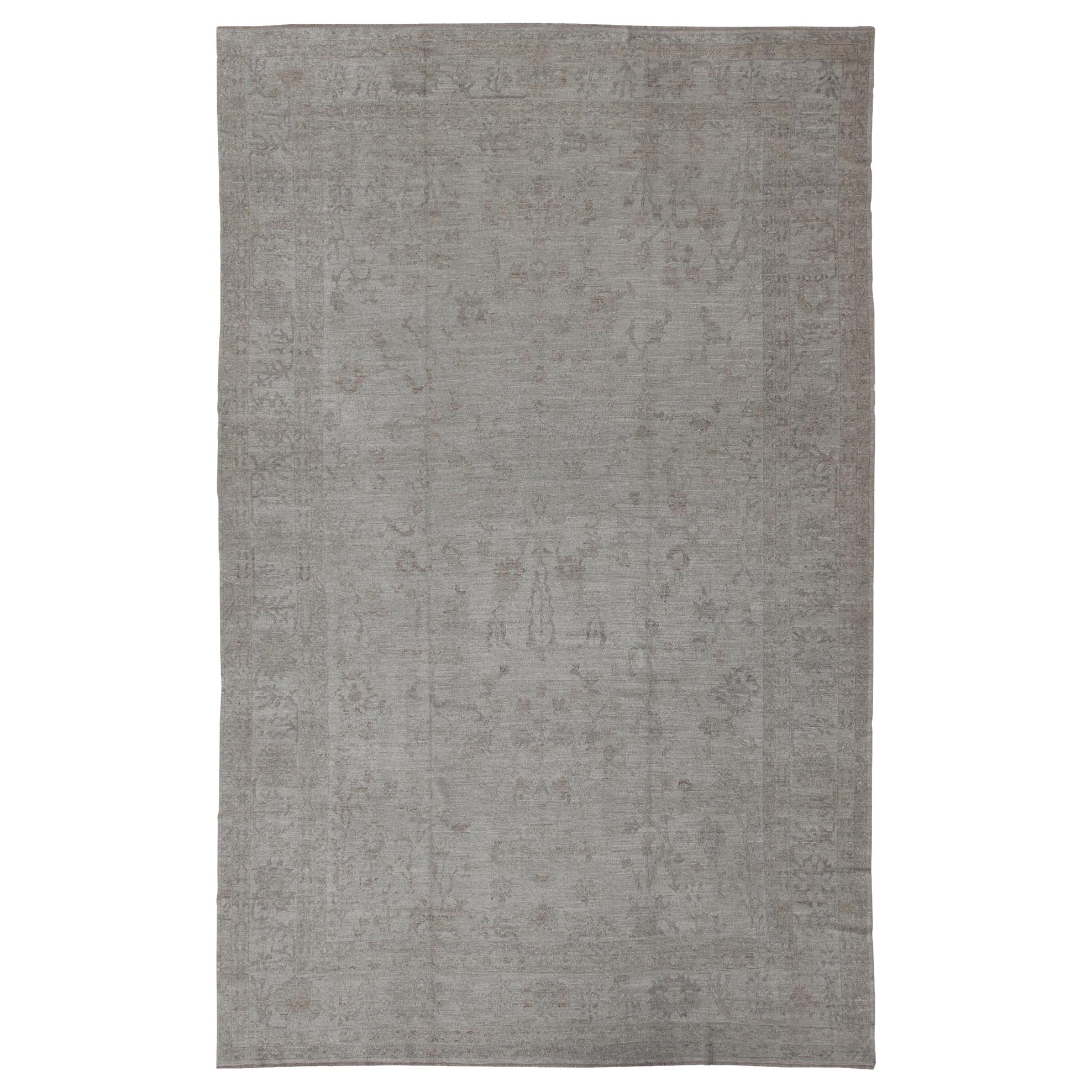 Grand tapis turc Angora Oushak en crème, taupe, argent et charnières bleu délavé