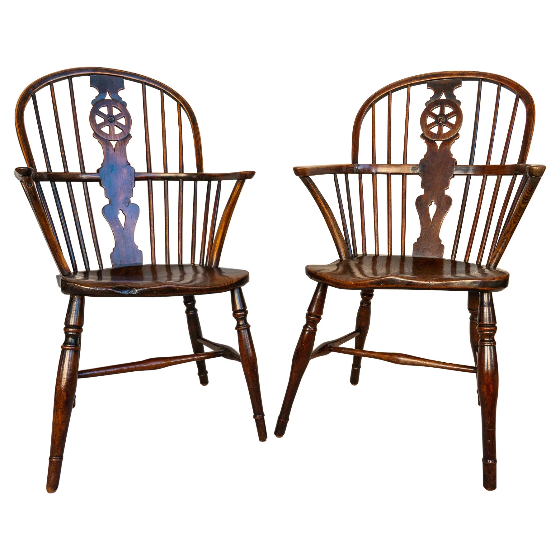 Pair of English Mid-19th Century Wheel Back Windsor Chairs