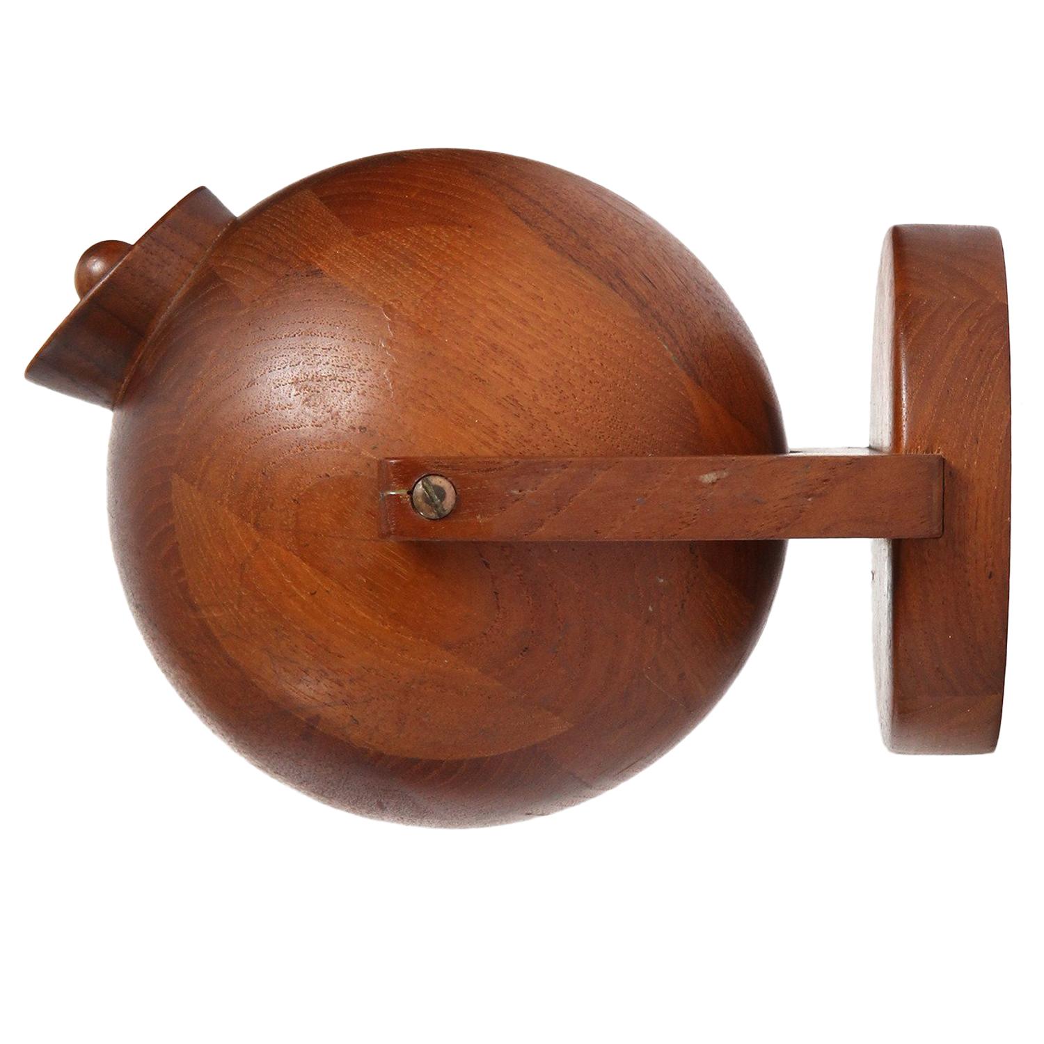 Wall Mounted Tilting Tobacco Vessel for ESA