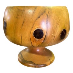 Vase/calice en bois tourné à garnitures sculptées à la main par un artiste hawaïen