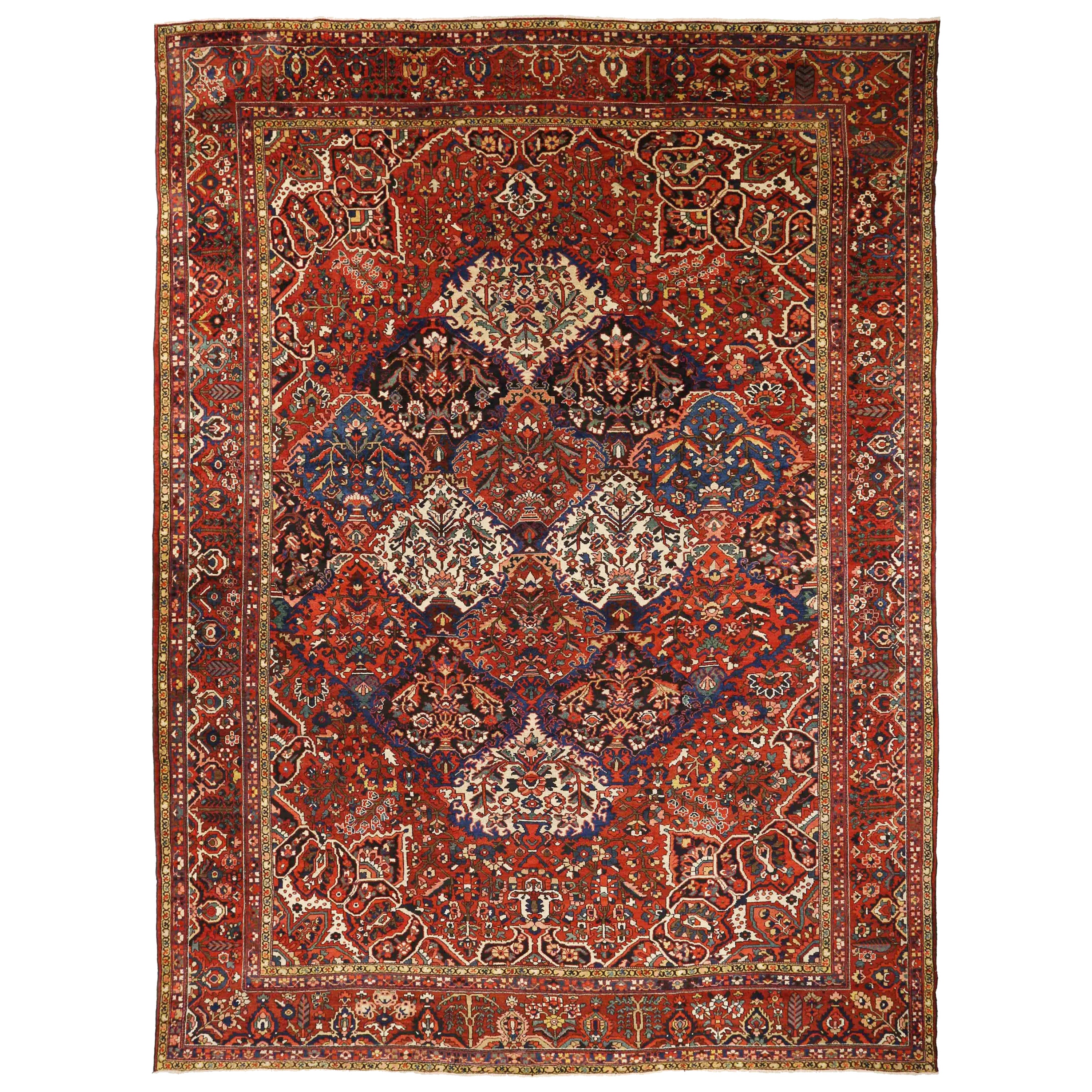 Antiker persischer Teppich im Bakhtiar-Design