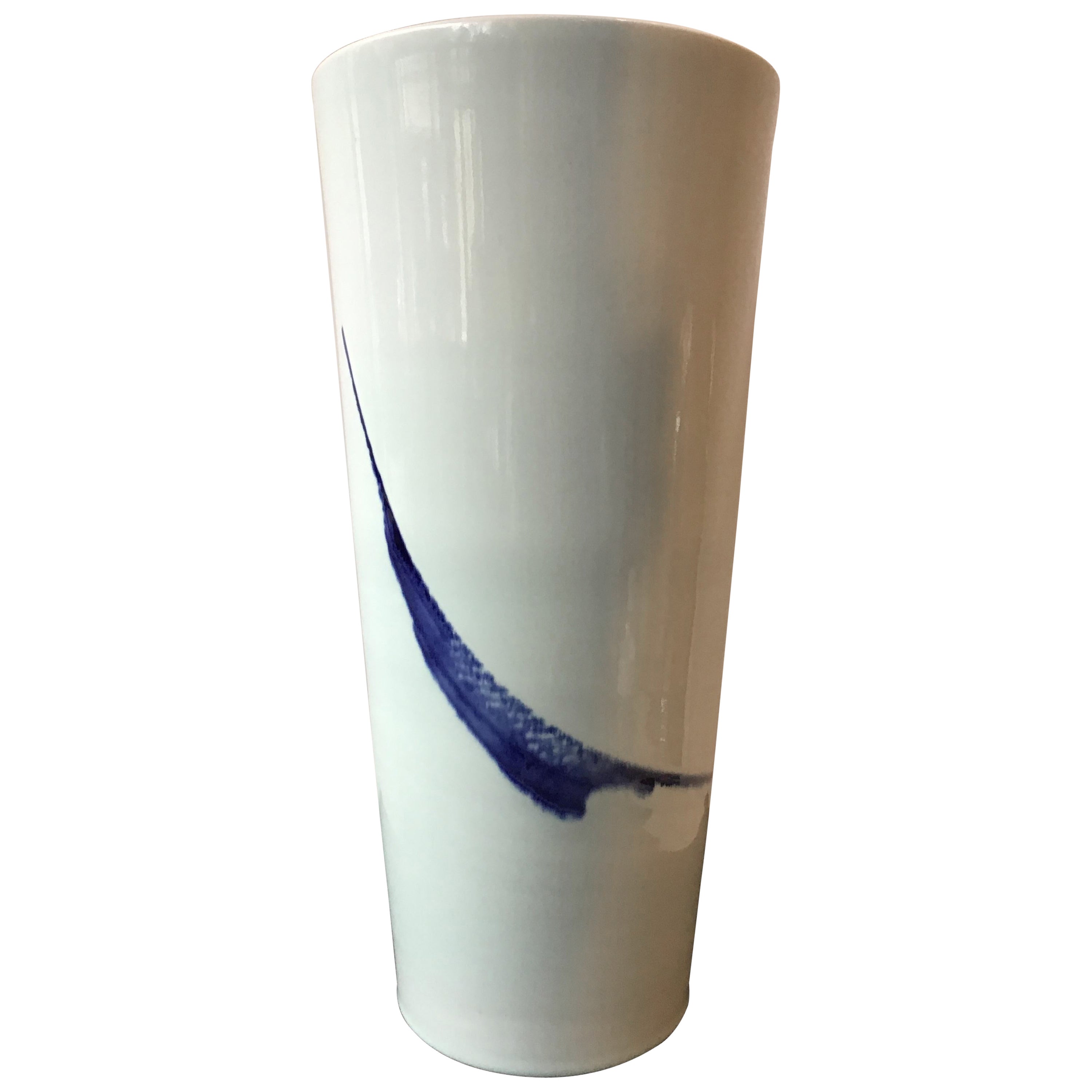 Grand vase en céramique Spin à tourbillons bleus en vente