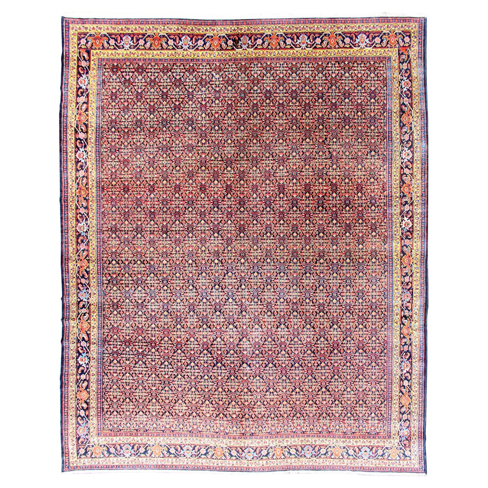 Antiker persischer Senneh-Teppich mit geometrischem Herati-Design auf blauem Hintergrund