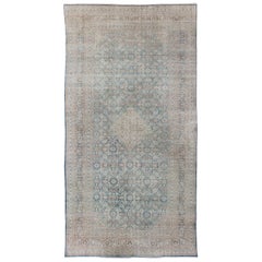 Großer antiker persischer Täbriz-Teppich mit subgeometrischem Herati-Muster in Hellblau