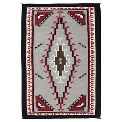 Tapis vintage tribal de style amérindien en gris, ivoire, noir et rouge