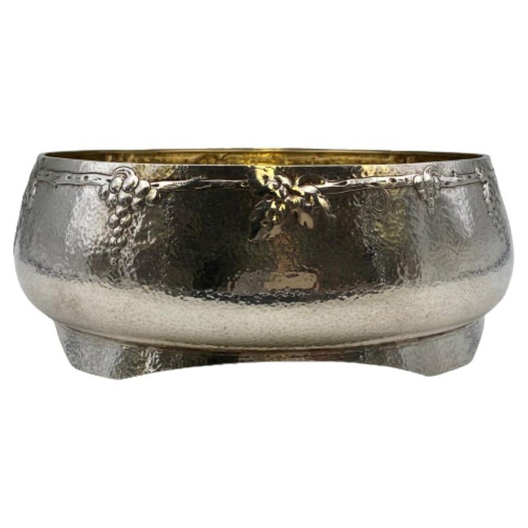 Barbour Silver Co. Sterling Silver Arts and Crafts Hand-Hammered  Centerpiece Bowl For Sale at 1stDibs