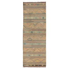 Tapis de couloir Kilim turc vintage au design géométrique et à rayures colorées