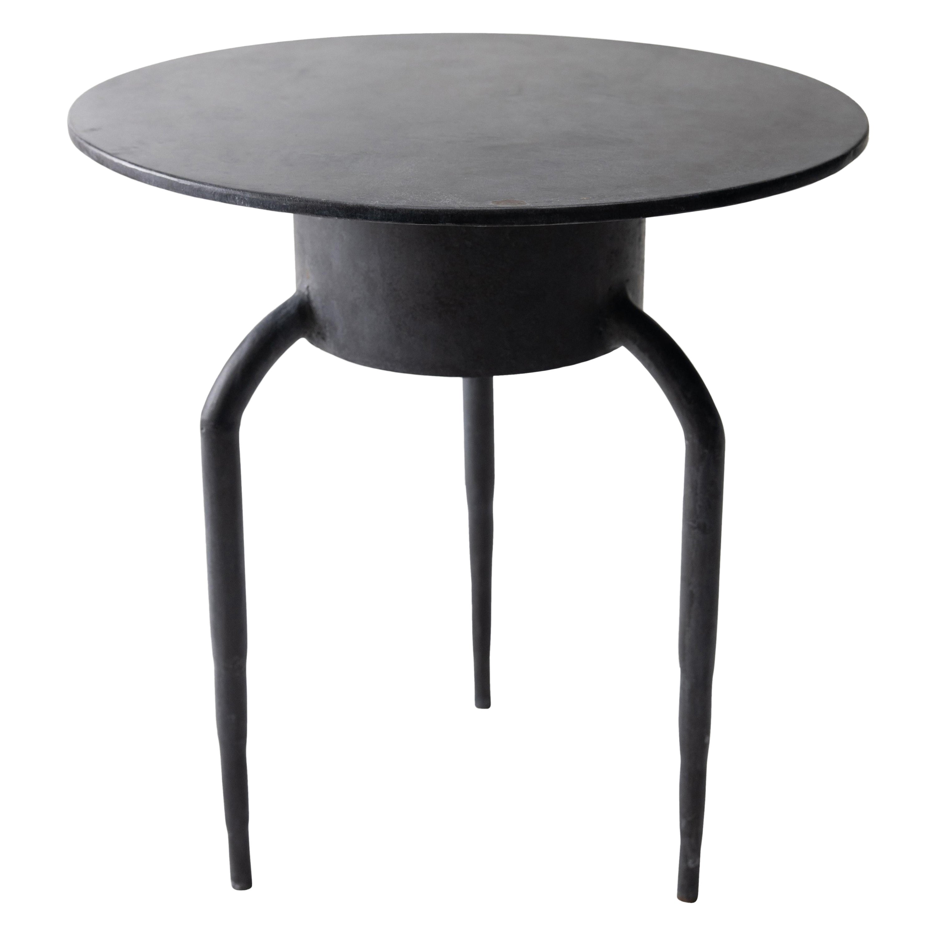 Table d'appoint ronde en acier noir moderne/contemporain à pieds araignées vieillis, finition zinc