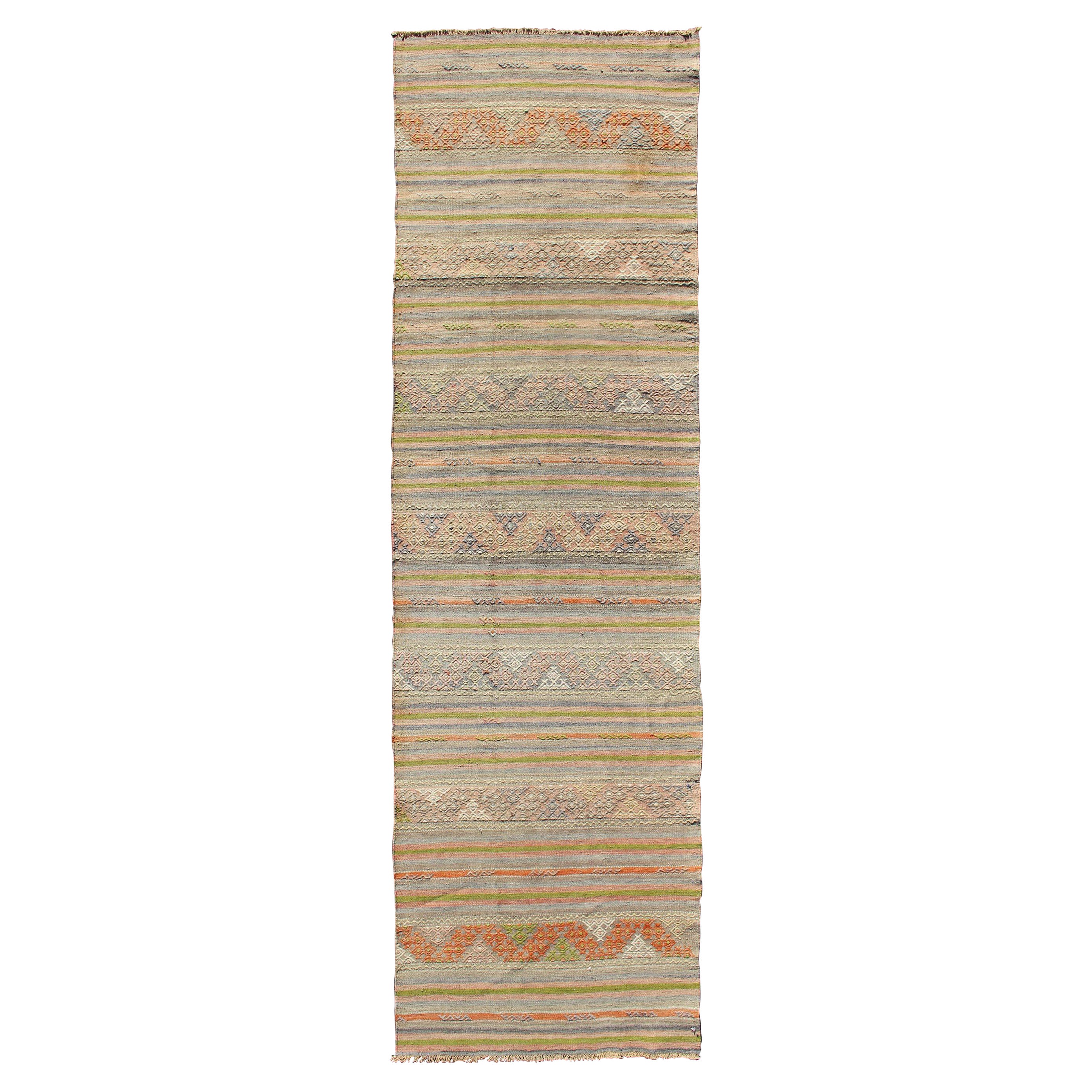 Tapis de couloir Kilim turc vintage à rayures et design moderne