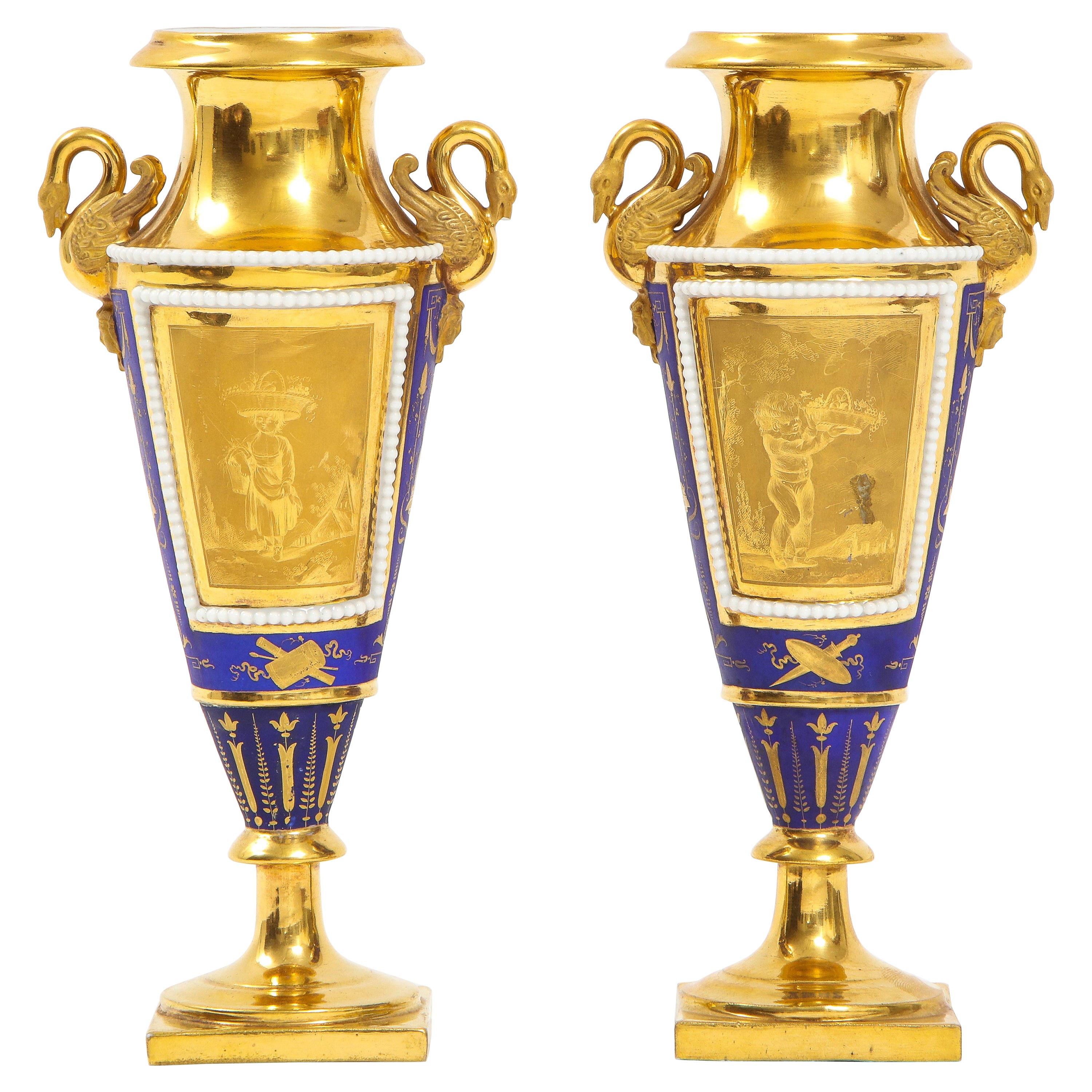 Pr. Vases en porcelaine russe du 19e siècle à fond bleu cobalt et or avec anse en forme de Swan
