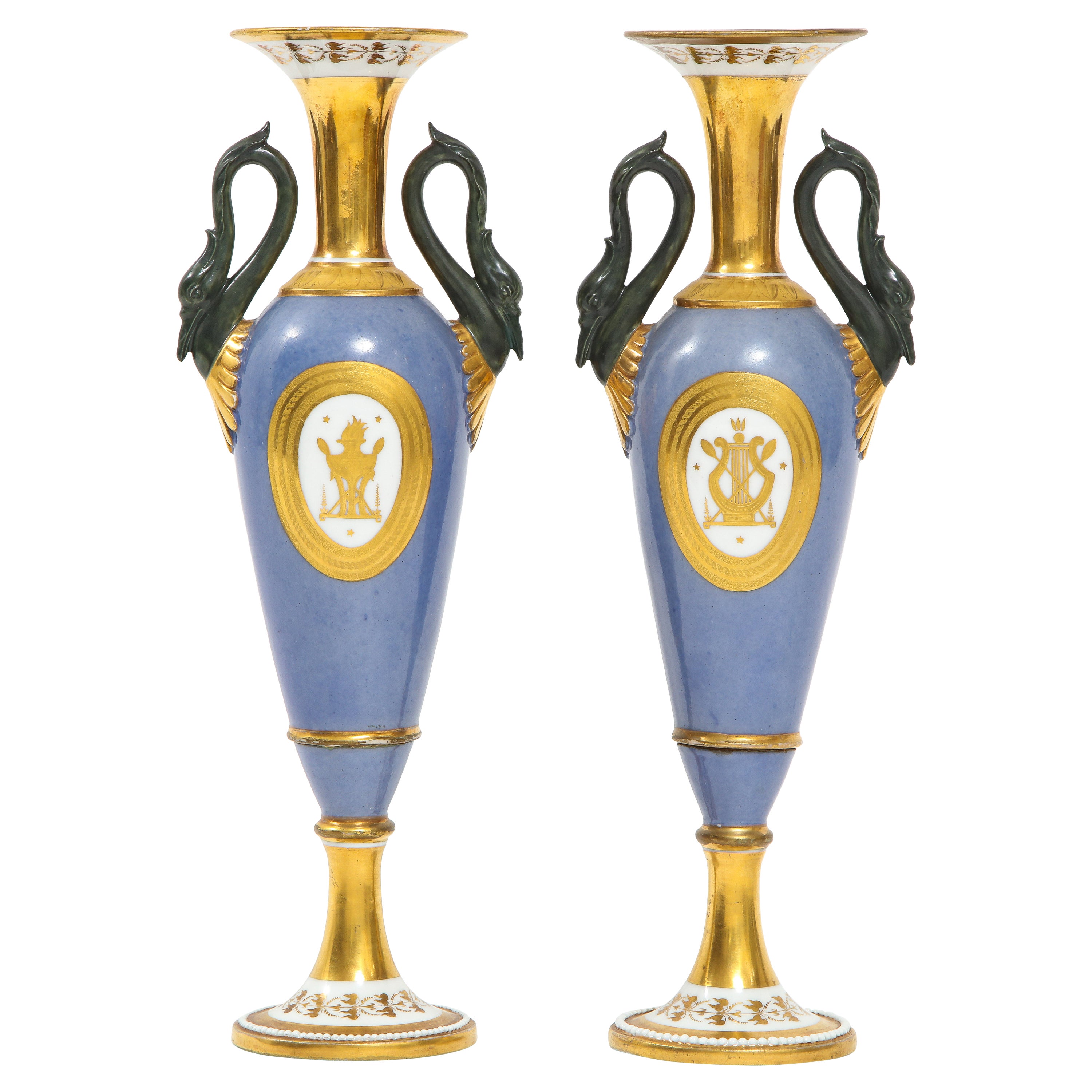 Paar französische Vasen mit Schwanengriff aus altem Pariser Porzellan des 19. Jahrhunderts, markiert
