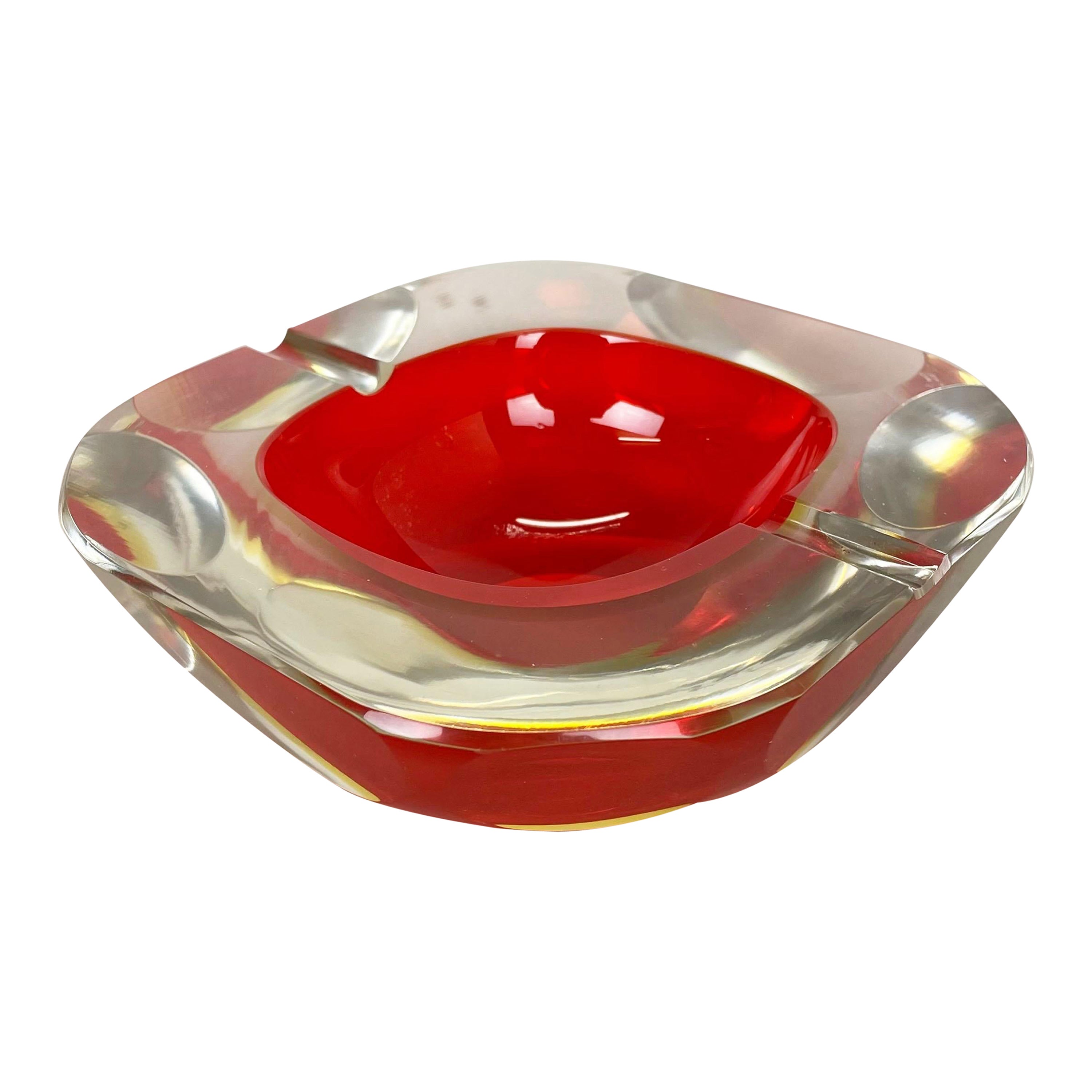 1,6 kg Murano Glass Faceted Sommerso Bowl Element Ashtray, Murano, Italy, 1970s