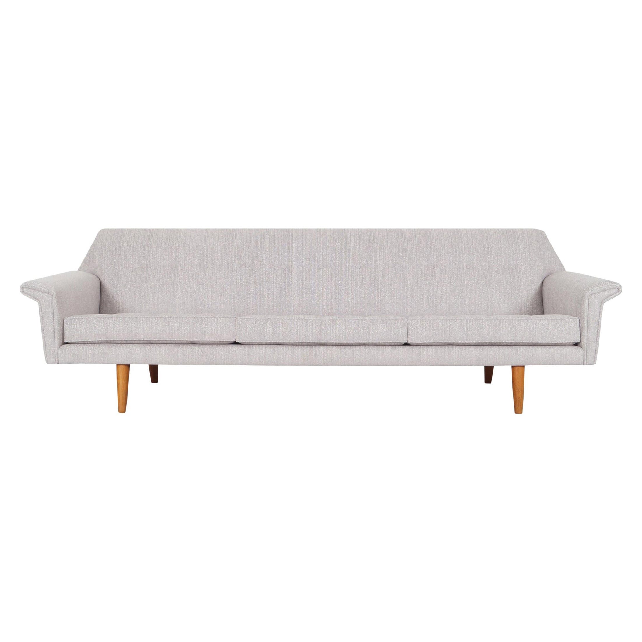 Dänisches modernes dänisches Teakholz-Sofa „Wing“ im Angebot