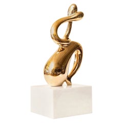 Escultura figurativa abstracta vintage de bronce entrelazado sobre base de mármol blanco