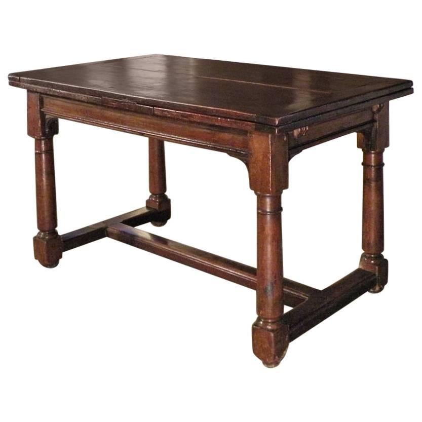 French late 16th Century Henry II Walnut Extending Table For Sale