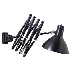 Lampe accordéon en métal émaillé noir de Kaiser Idell par Hala Zeist