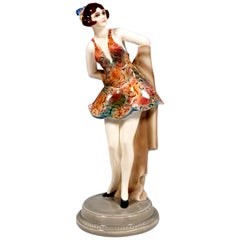 Goldscheider Art Deco Figura di Ballerina in piedi con copricapo di Wilhelm Thomasch