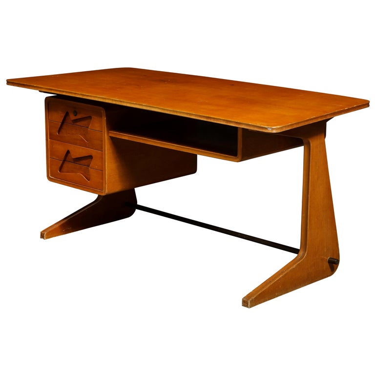 Mid-Century Desk in the Manner of Gio Ponti, Italy, circa 1950s For Sale