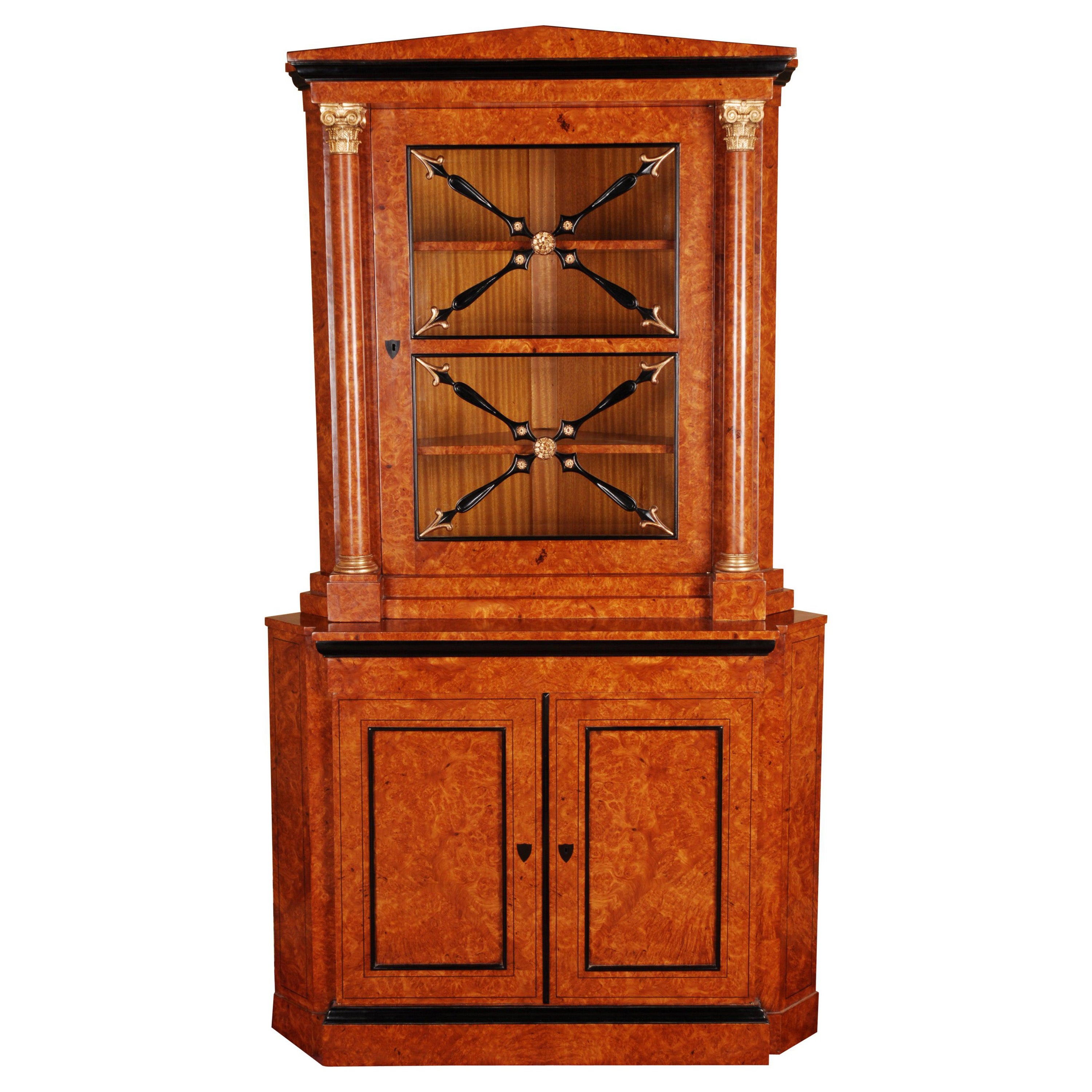 Elegant Corner Vitrine / cupboard in Antique Biedermeier Style maple veneer For Sale