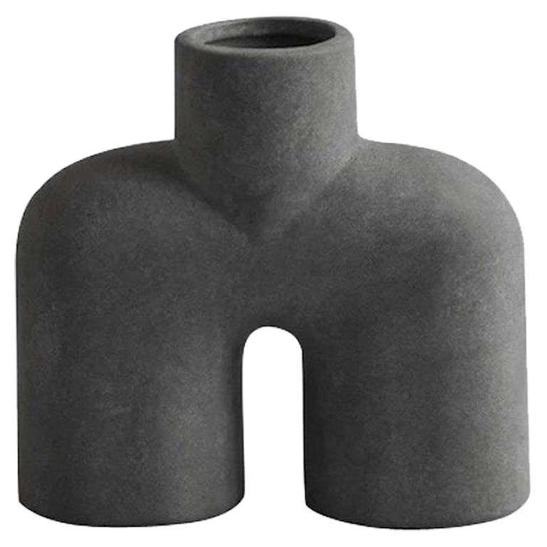 Jarrón Escultural Gris Mate de Diseño Danés, China, Contemporáneo