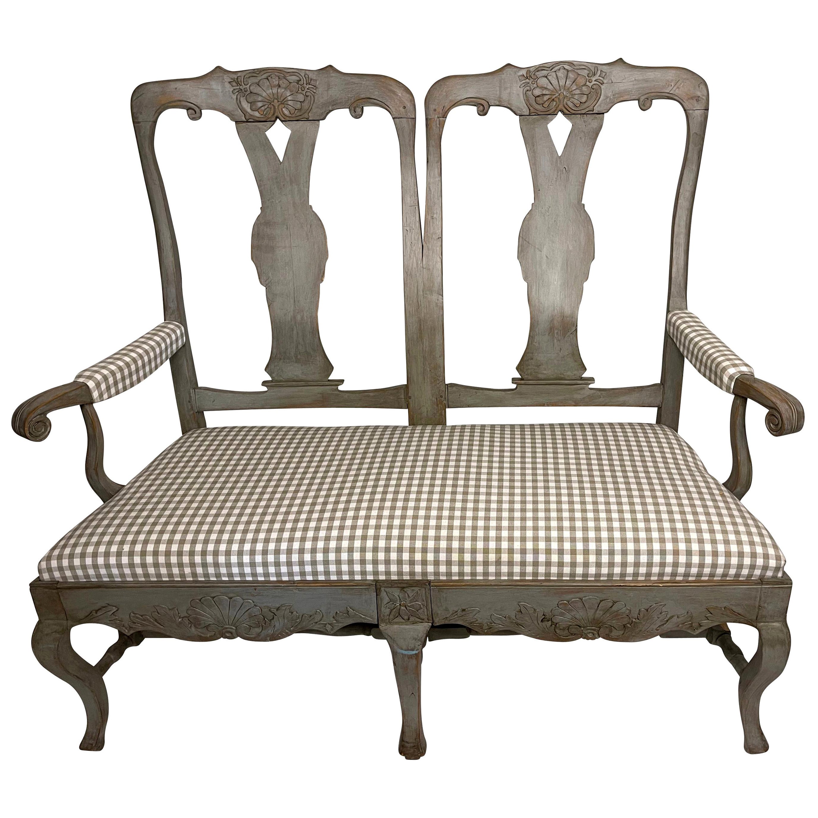 Swedish Gustavian Grey Painted Settee with Shell and Foliate Carving For Sale