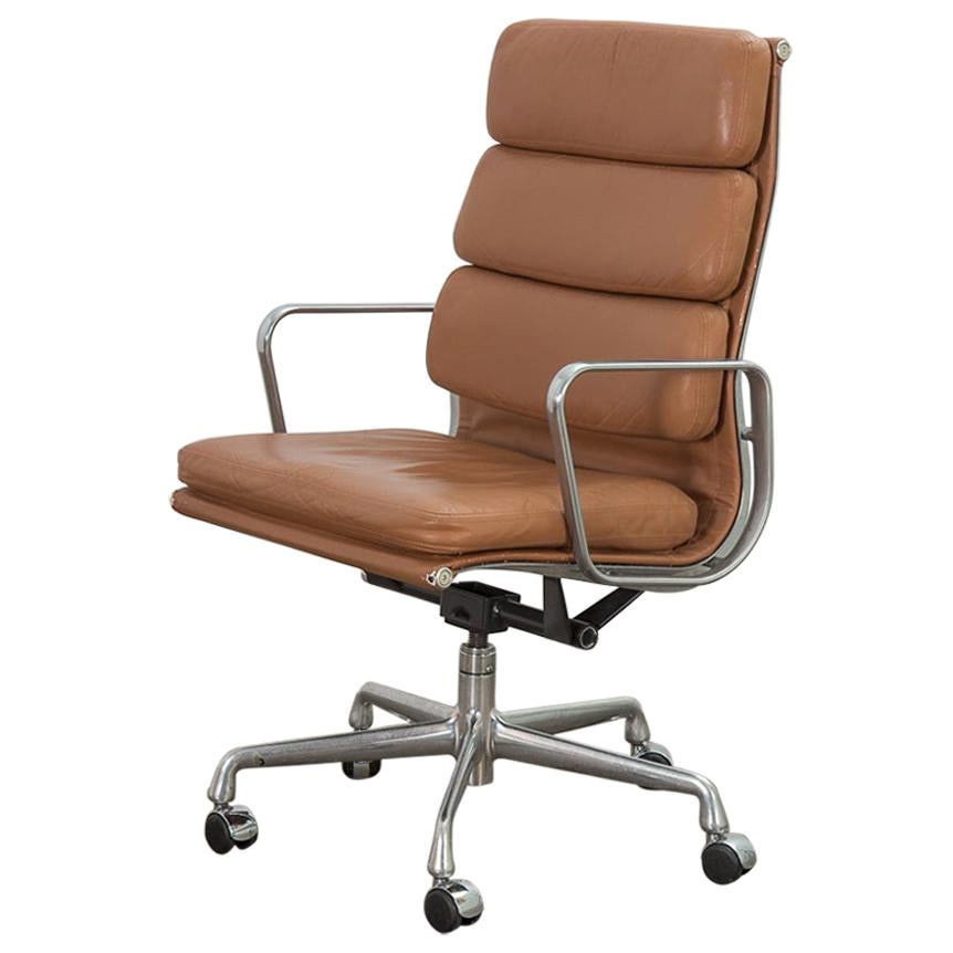 Soft Pad Executive Swivel Chair in Caramel Leather