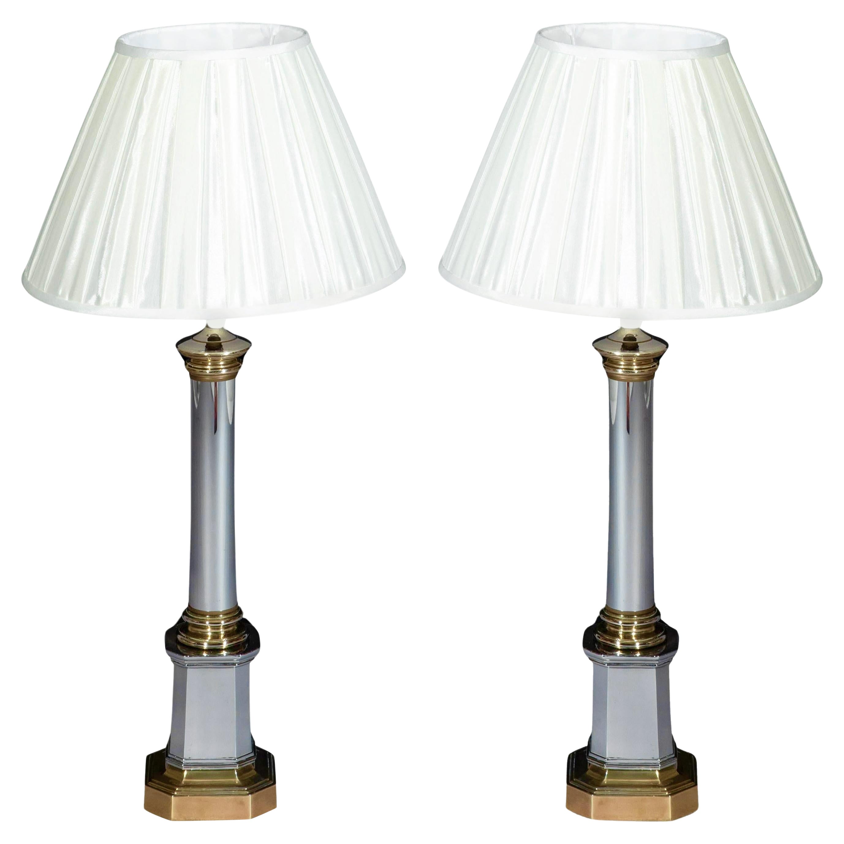 Paire de lampes de table de style Art déco du 20ème siècle en métal poli