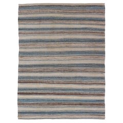 Design polyvalent à rayures et tapis Kilim à tissage plat naturel marron, crème et bleu