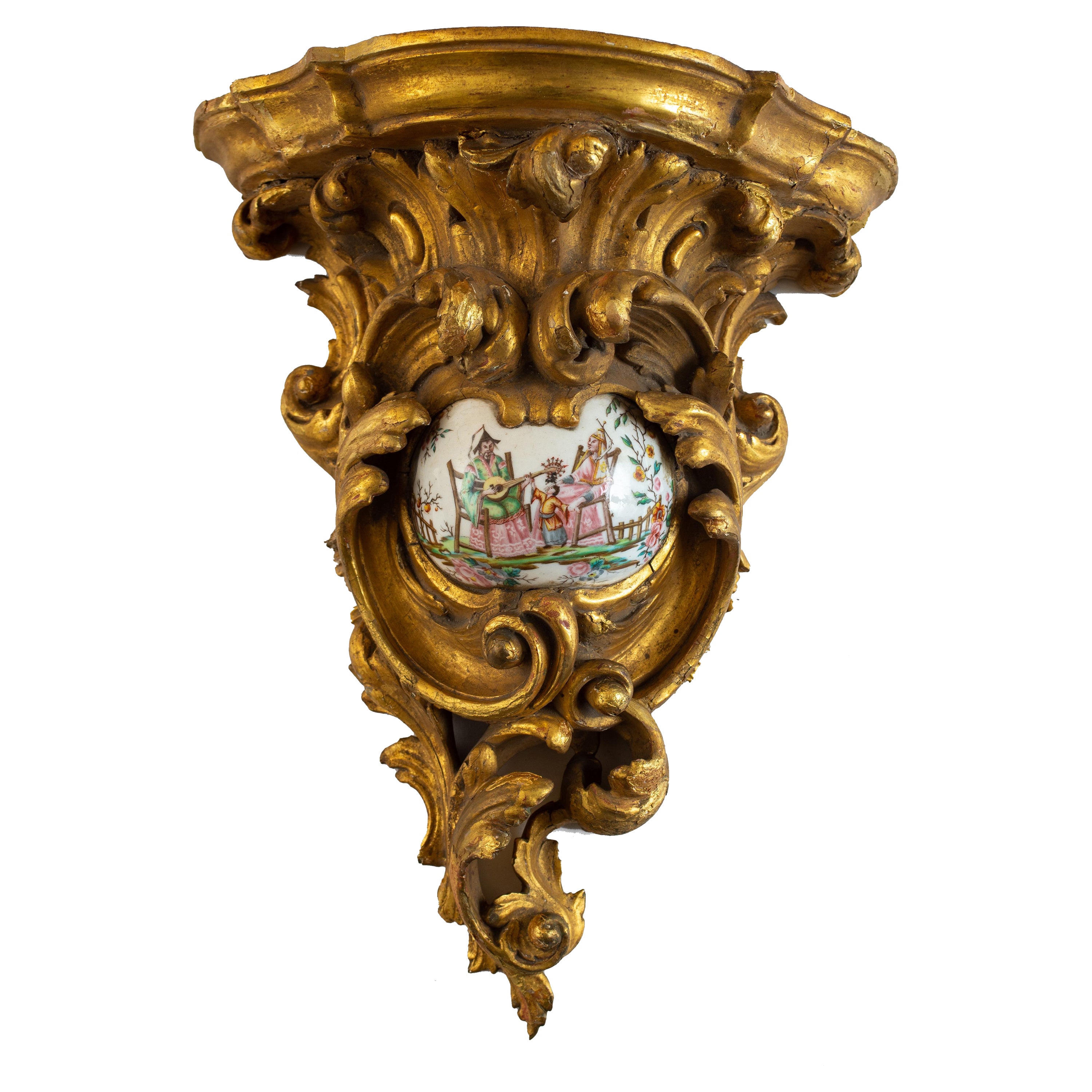 Support mural de style Louis XV en bois doré et porcelaine de Chinoiserie