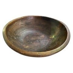 Grande ciotola da centrotavola in legno rustico tornito a mano, 1800s