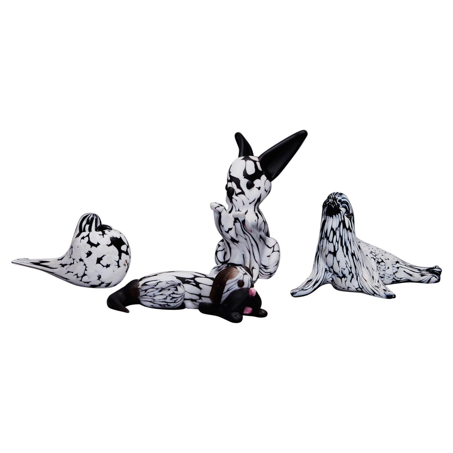 Groupe de quatre sculptures animalières de Murano en noir et blanc par Archimede Seguso en vente