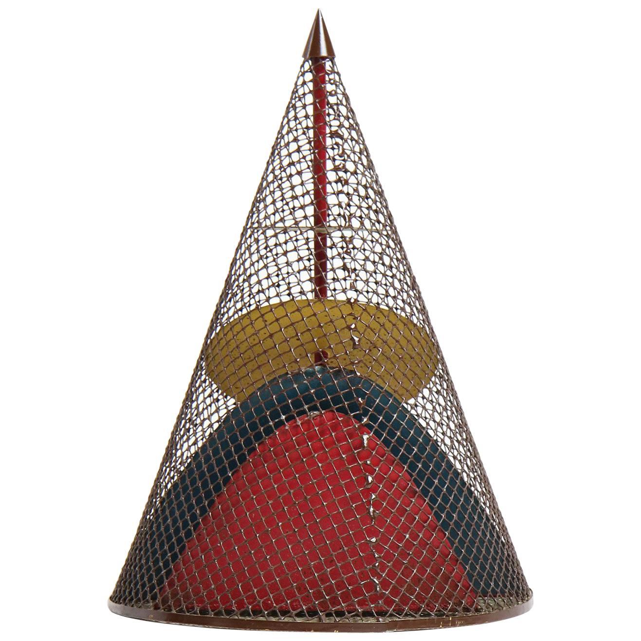 Konische Metallskulptur aus den USA