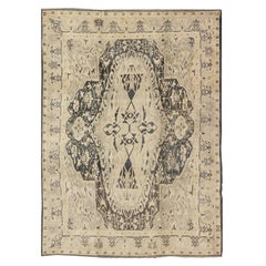 Türkischer antiker Segeltuch-Teppich mit feiner Webart in Grau, Grün und Taupe
