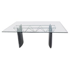 Mesa de Comedor Moderna con Base de Travertino Negro y Tapa de Cristal