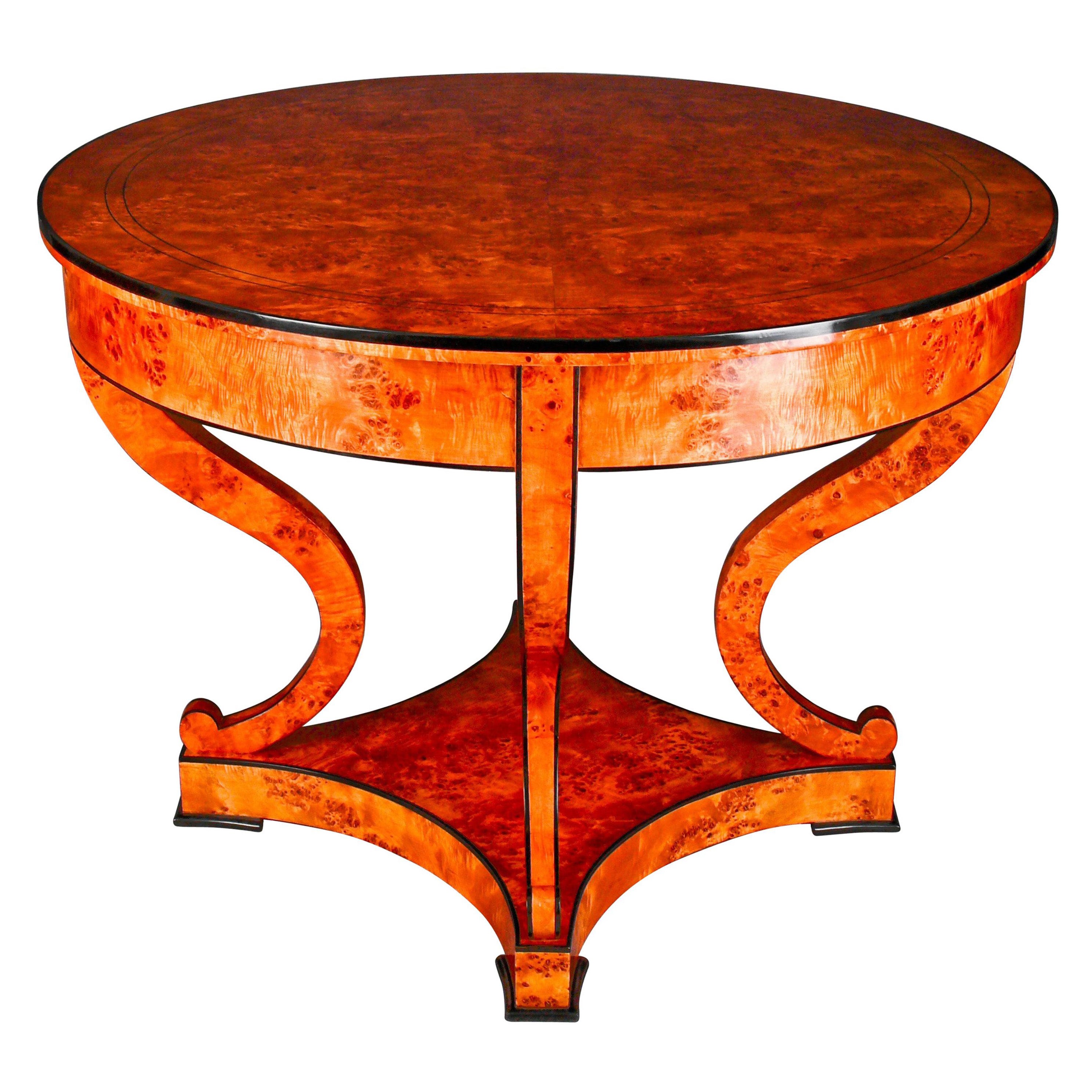Klassischer edler Tisch im antiken süddeutschen Biedermeier-Stil aus Vogelaugenahorn 